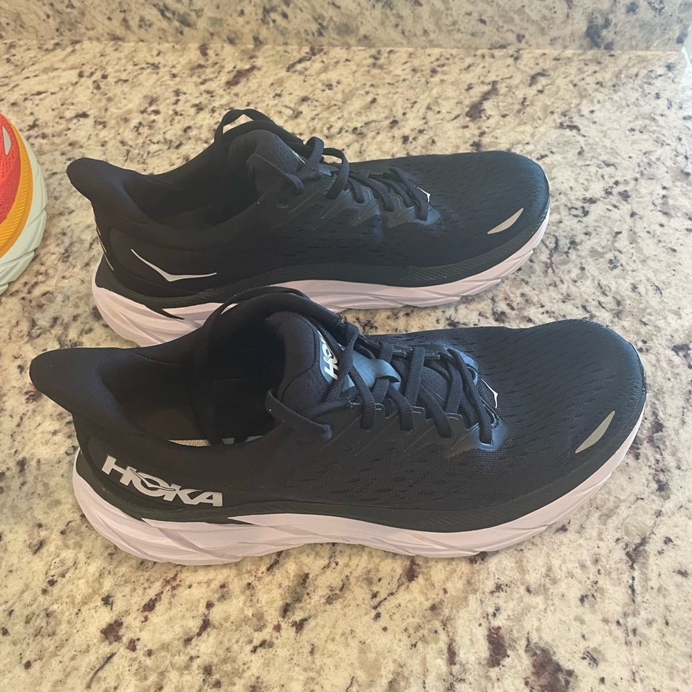 HOKA Clifton 8s